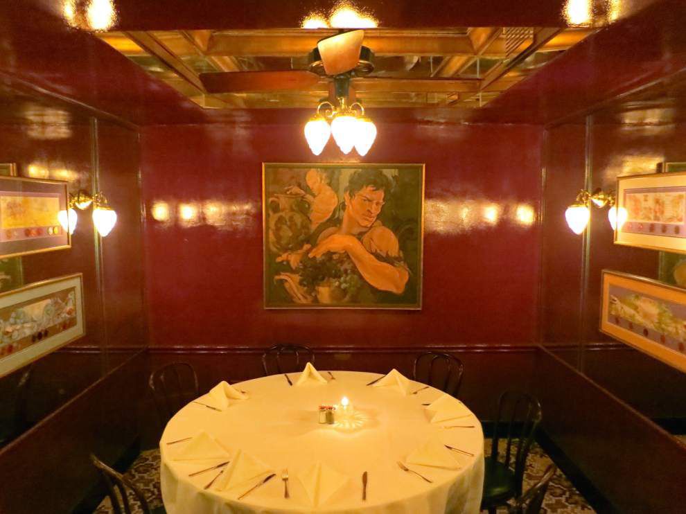 Arno Bacchus room